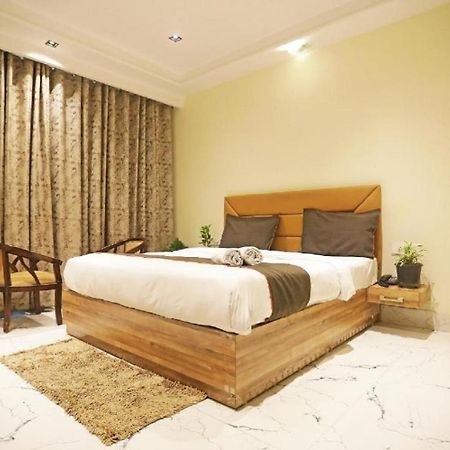 Hotel Royal Paradise By Kdson Neu-Delhi Exterior foto